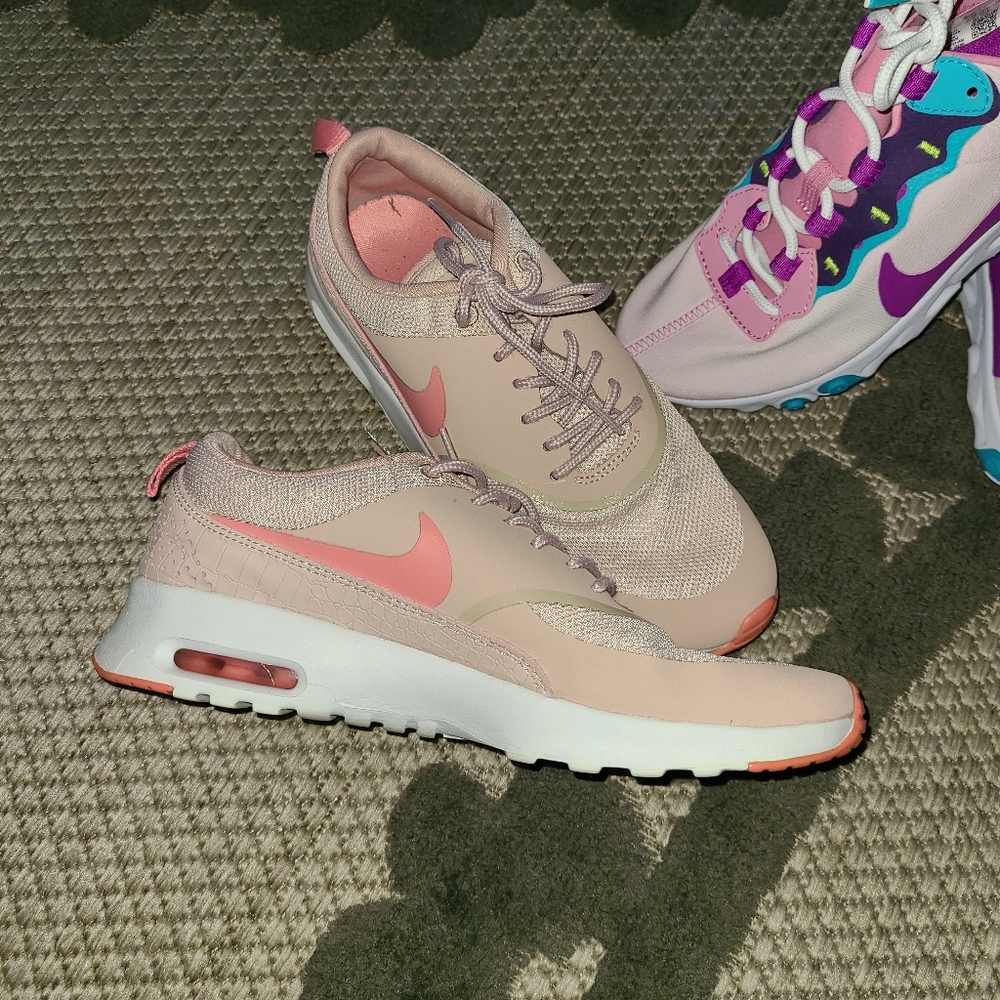 Nike Thea